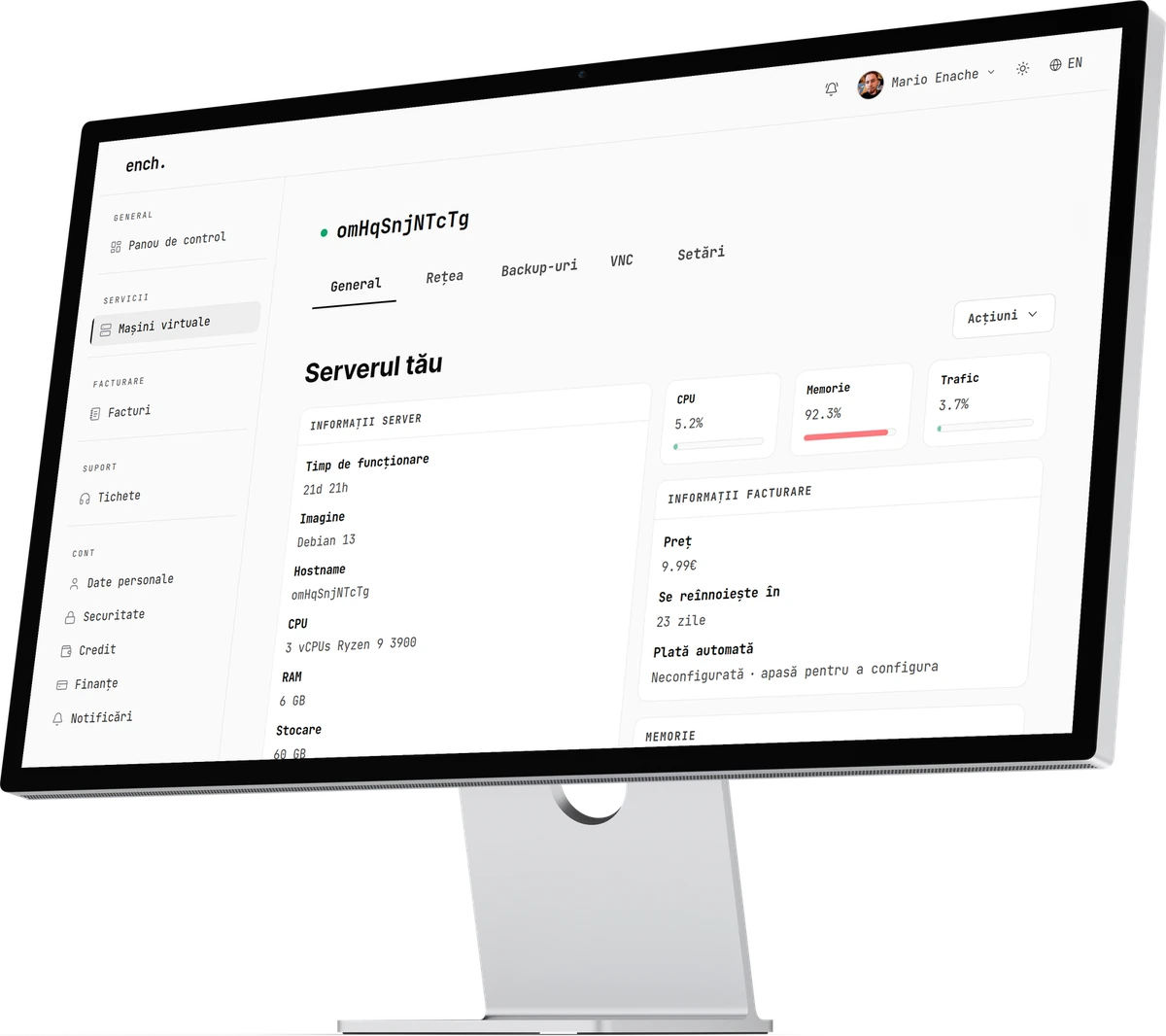 Zona de client ench. pe un monitor: prezentarea unei mașini virtuale, cu uptime, CPU, memorie și facturare